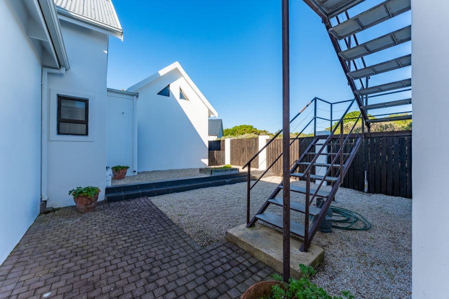 To Let 4 Bedroom Property for Rent in St Francis Links Eastern Cape